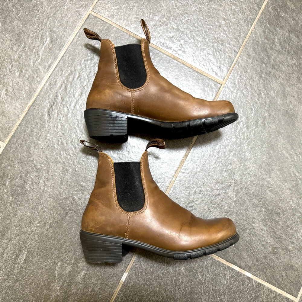 Women’s Blundstone #1673 Heeled Boots Antique Brown size 8